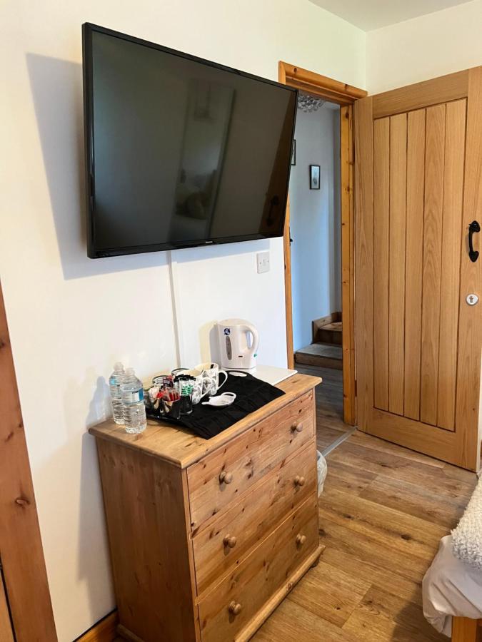 Cross Hands Beudy Bach Bed & Breakfast エクステリア 写真