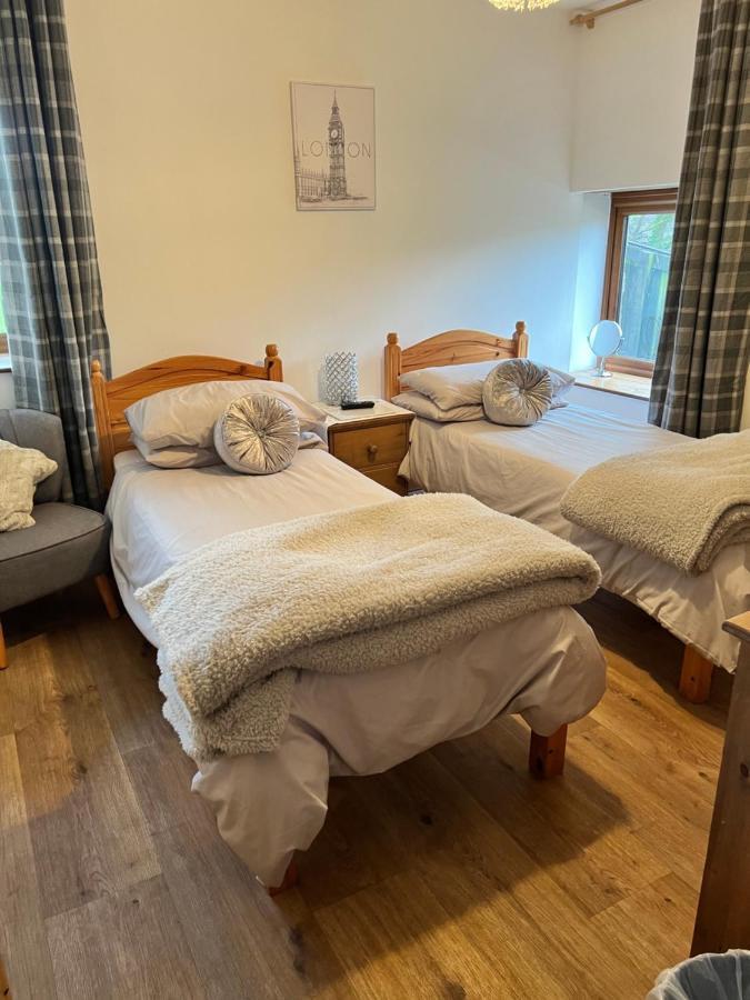 Cross Hands Beudy Bach Bed & Breakfast エクステリア 写真