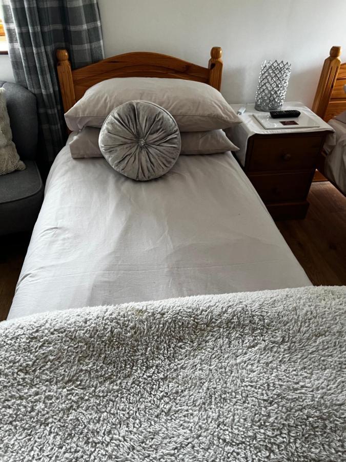 Cross Hands Beudy Bach Bed & Breakfast エクステリア 写真