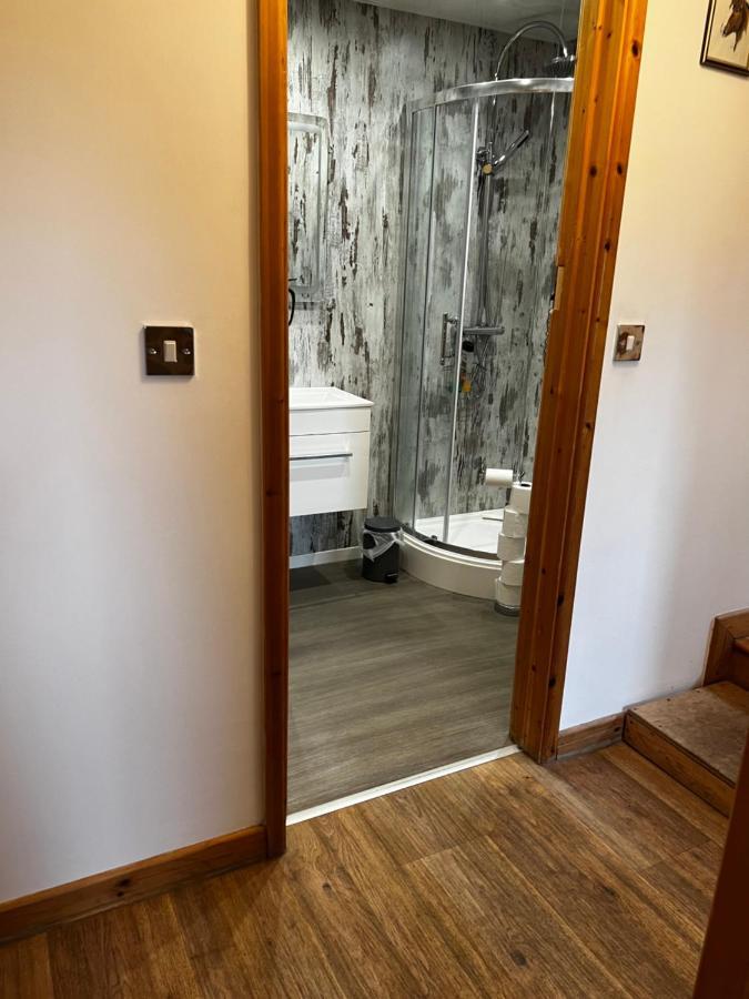 Cross Hands Beudy Bach Bed & Breakfast エクステリア 写真