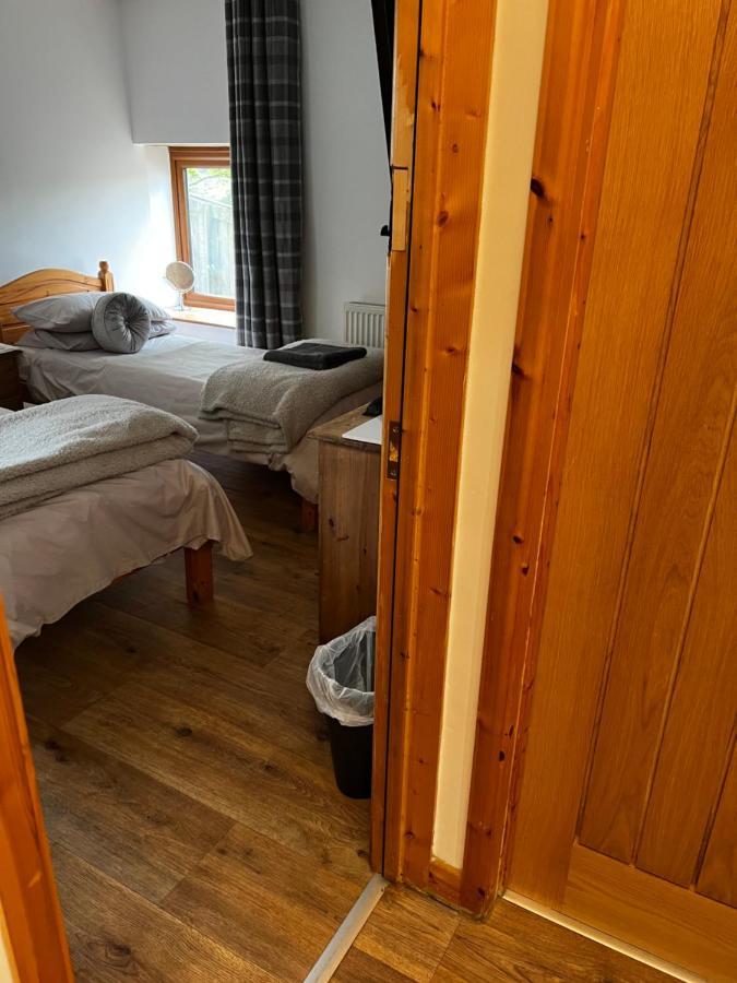 Cross Hands Beudy Bach Bed & Breakfast エクステリア 写真