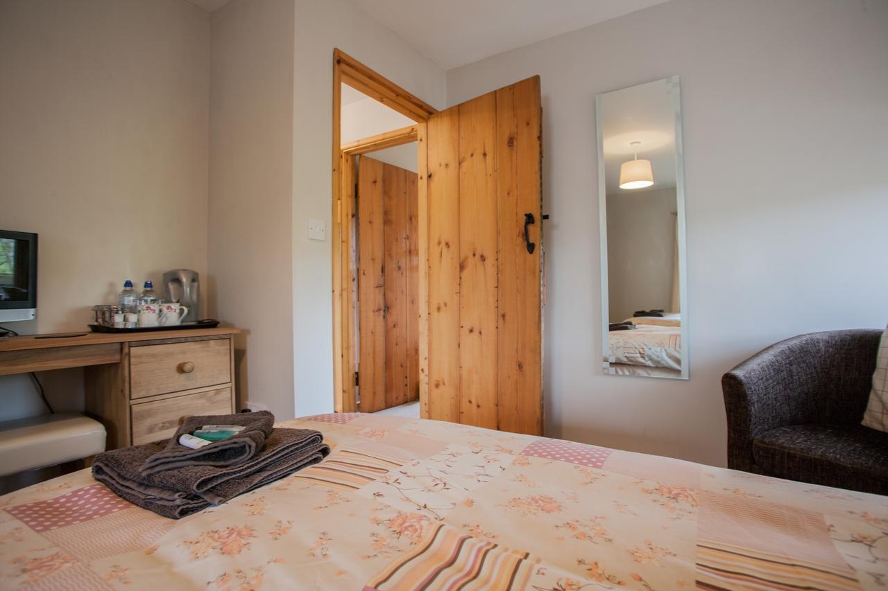 Cross Hands Beudy Bach Bed & Breakfast エクステリア 写真