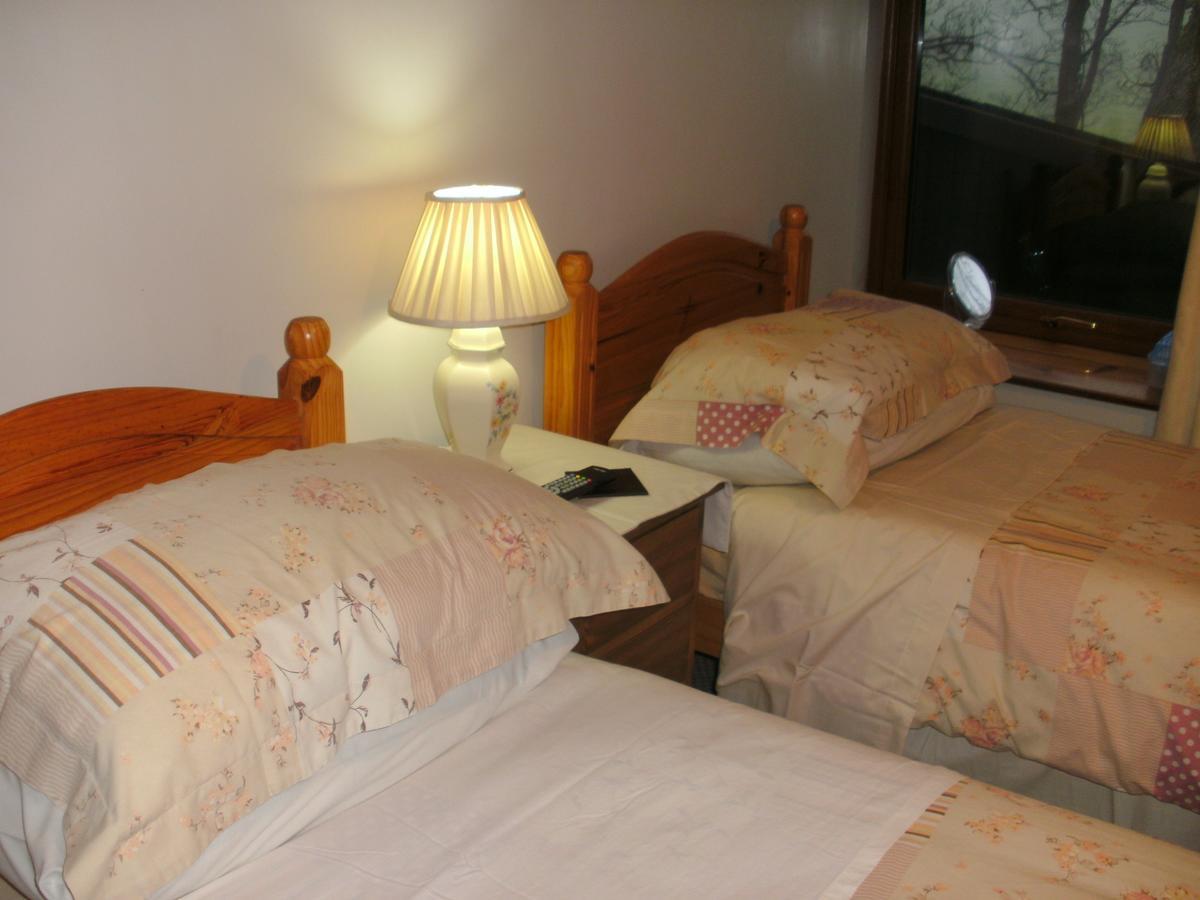 Cross Hands Beudy Bach Bed & Breakfast エクステリア 写真